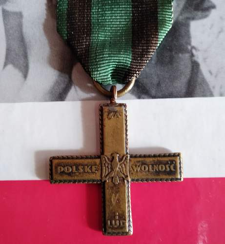 Krzy&#380; Partyzancki (partisan cross), real or not?