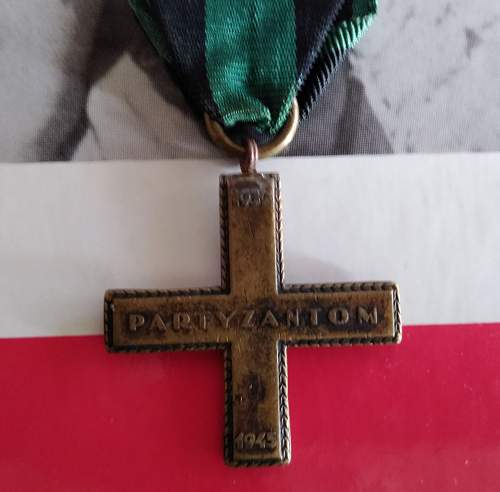 Krzy&#380; Partyzancki (partisan cross), real or not?