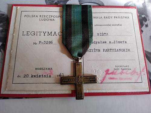 Krzy&#380; Partyzancki (partisan cross), real or not?