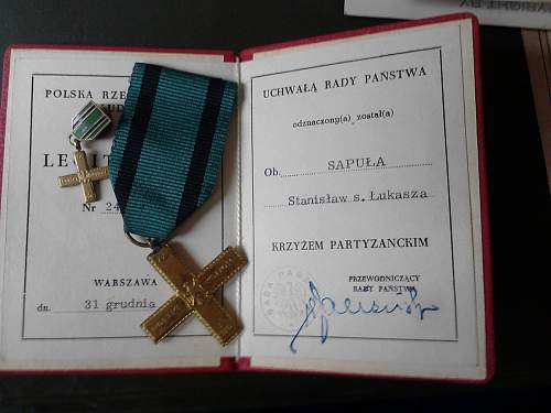 Krzy&#380; Partyzancki (partisan cross), real or not?