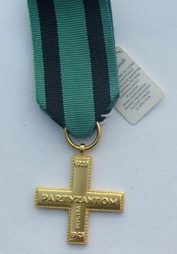 Krzy&#380; Partyzancki (partisan cross), real or not?