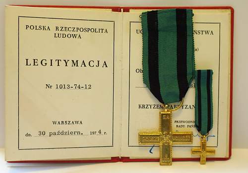 Krzy&#380; Partyzancki (partisan cross), real or not?