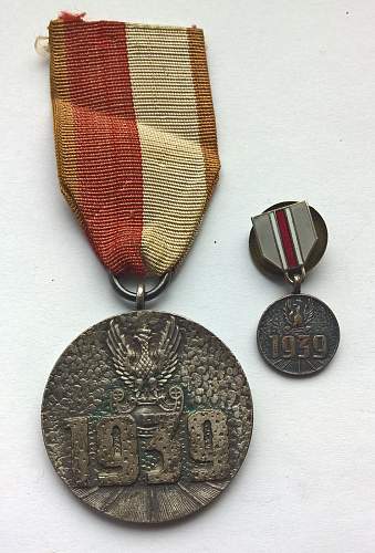 Medal Za udzia&#322; w wojnie obronnej 1939 (Medal for the War of 1939) with document &amp; miniature