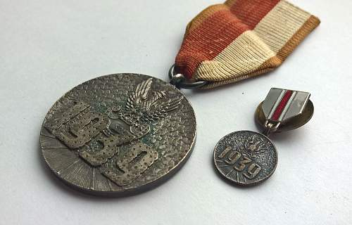 Medal Za udzia&#322; w wojnie obronnej 1939 (Medal for the War of 1939) with document &amp; miniature
