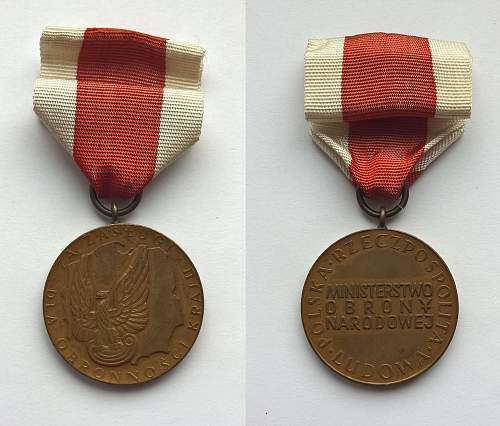 Medal &quot;Za zas&#322;ugi dla obronno&#347;ci kraju&quot; (Medal of Merit for National Defence) bronze with miniature