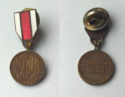 Medal &quot;Za zas&#322;ugi dla obronno&#347;ci kraju&quot; (Medal of Merit for National Defence) bronze with miniature