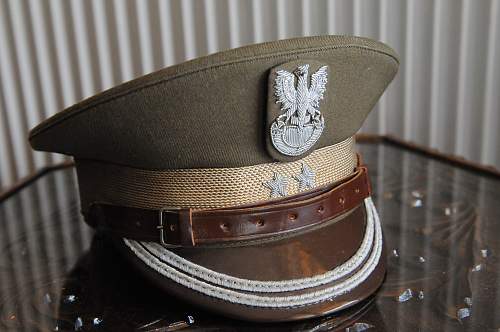 Polish visor cap question