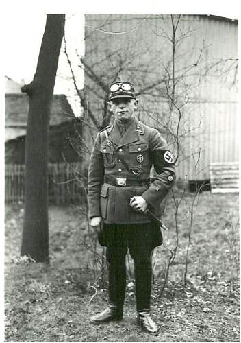 Original photos showing daggers/swords in wear.