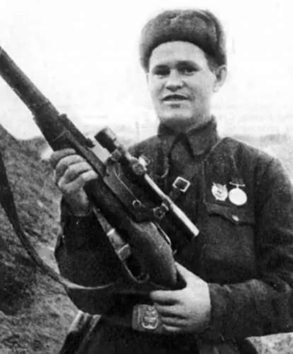 Any photos of a Soviet soldier wearing a medal during combat?