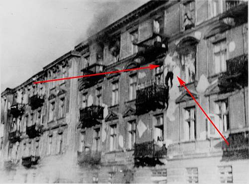 Interesting photo of the Warsaw Ghetto uprising