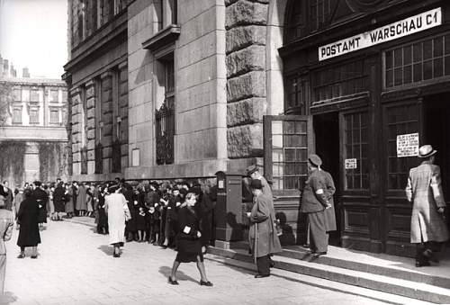 Interesting photo of the Warsaw Ghetto uprising