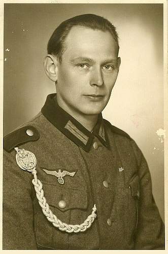 Some portraits of soldiers with Schützenschnur and other things