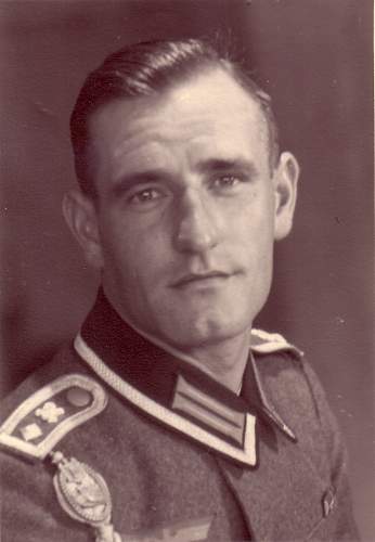 Some portraits of soldiers with Schützenschnur and other things