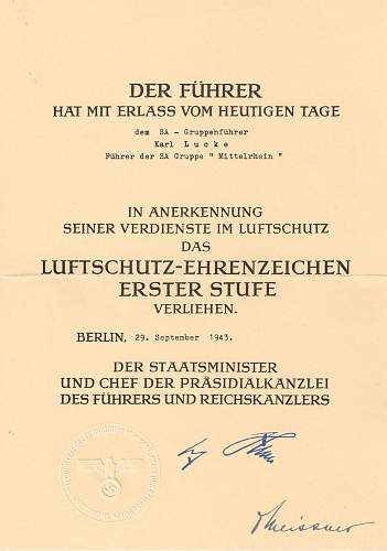 Luftschutz Ehrenzeichen erster Stufe award document