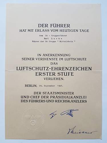 Luftschutz Ehrenzeichen erster Stufe award document