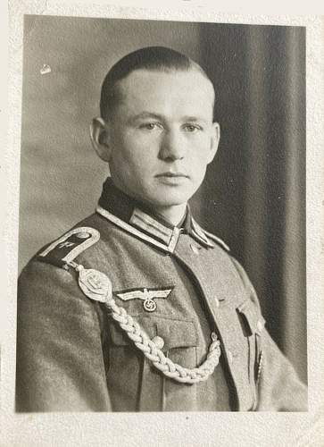 Some portraits of soldiers with Schützenschnur and other things