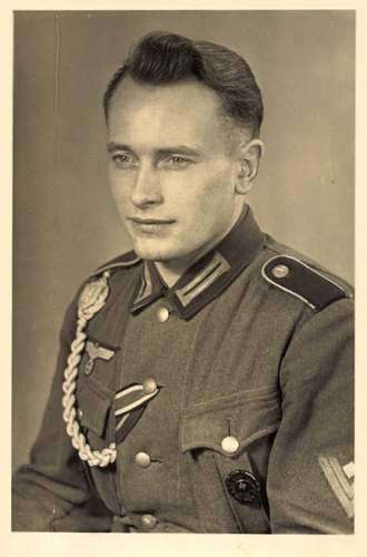 Some portraits of soldiers with Schützenschnur and other things