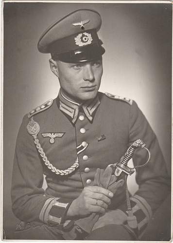 Some portraits of soldiers with Schützenschnur and other things