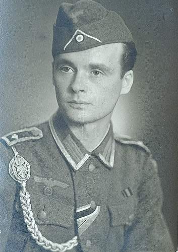 Some portraits of soldiers with Schützenschnur and other things