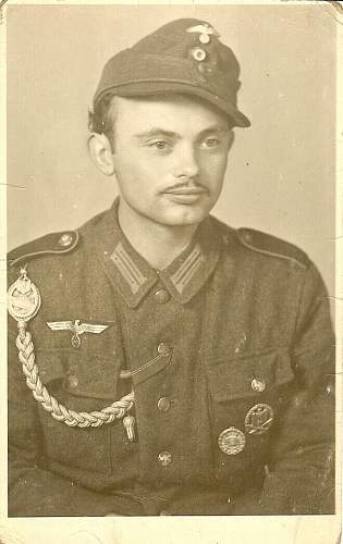 Some portraits of soldiers with Schützenschnur and other things