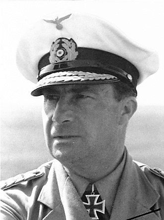 Admiral of the Kriegsmarine Kurt Fricke - Signed portrait photo to Kapitän zur See Gerhard Wagner