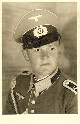 Some portraits of soldiers with Schützenschnur and other things