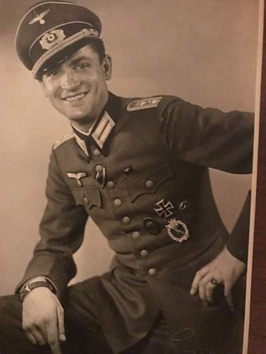 Help solve the mystery!! Need help identifying rank/branch of German Soldiers in portraits