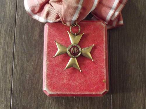 Polonia Restituta Cross with case Fake or original?