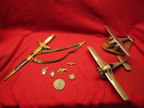 Polish pilot and 1 a 2 regiment badges, pilot badge etc.