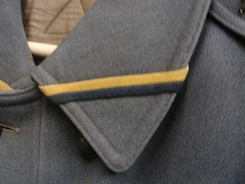 Stripes across coat coller?