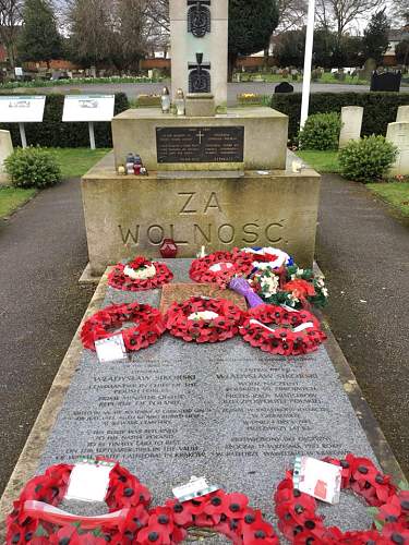 Sikorski's grave, Newark, Nottinghamshire, UK