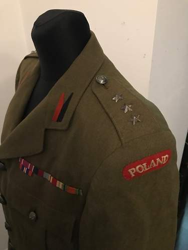 Officer's uniform. Informations about the owner needed.