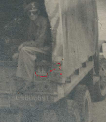 Need your help for identify soldier on photo (inside truck)