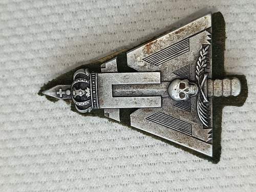 help identification of polish badges