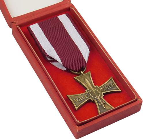 WW2 Polish Cross of Valor 1944 (Krzyz Walecznych) - Real or Fake?