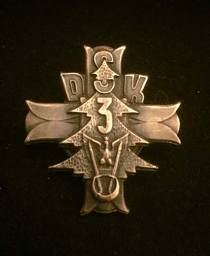 Postwar/ copy ? Carpathian rifles breast badge