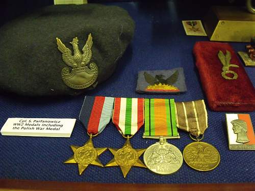 Polish Beret, Medals and Badges