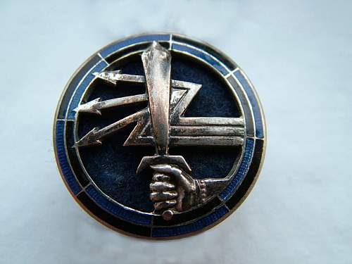 Polish Signals Badge and the British Connection