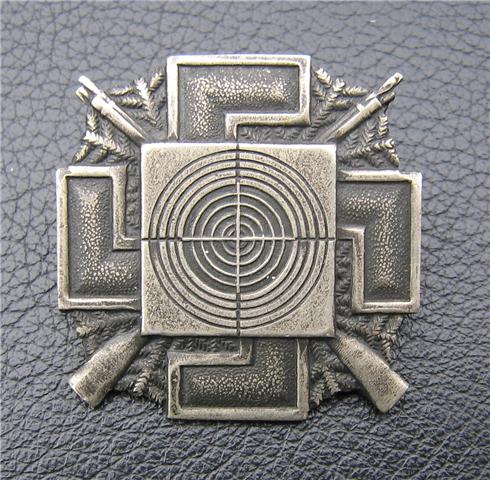 Marksmanship badge with Swastika - Polish?