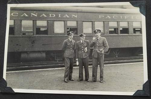 WW2 Polish Pilot Observers set: Pilot's photo album (Canada, Paris, U.K et cetera) and WW2 Pilot Observers wing badge