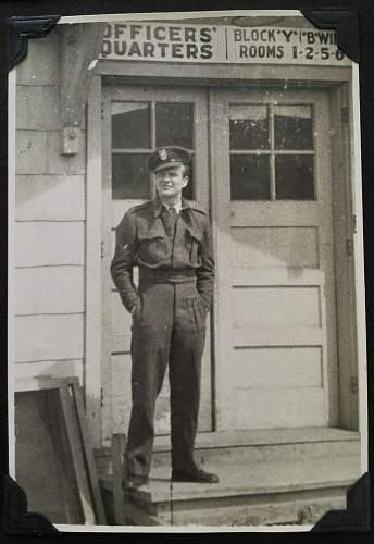 WW2 Polish Pilot Observers set: Pilot's photo album (Canada, Paris, U.K et cetera) and WW2 Pilot Observers wing badge