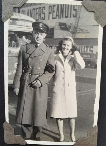 WW2 Polish Pilot Observers set: Pilot's photo album (Canada, Paris, U.K et cetera) and WW2 Pilot Observers wing badge