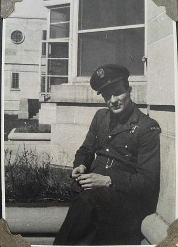 WW2 Polish Pilot Observers set: Pilot's photo album (Canada, Paris, U.K et cetera) and WW2 Pilot Observers wing badge