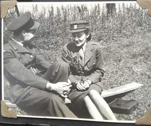 WW2 Polish Pilot Observers set: Pilot's photo album (Canada, Paris, U.K et cetera) and WW2 Pilot Observers wing badge