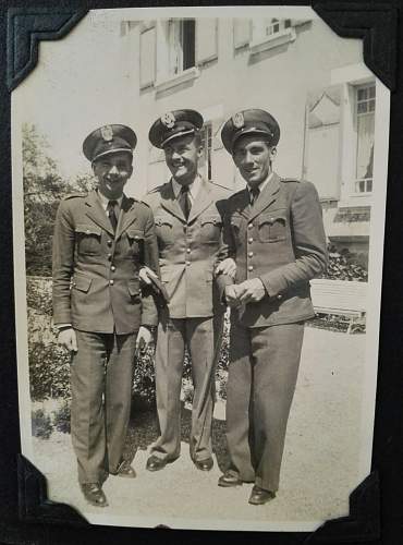 WW2 Polish Pilot Observers set: Pilot's photo album (Canada, Paris, U.K et cetera) and WW2 Pilot Observers wing badge