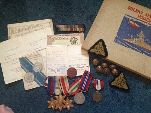 WW2 Polish Navy grouping, Cross of Valour, Sea Medal - documents, buttons etc etc