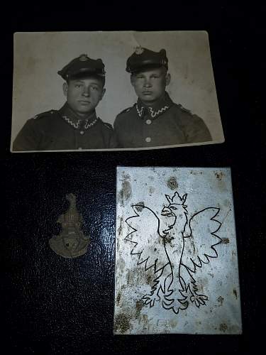 Can anyone confirm if these two &quot;sets&quot; are genuine? Perhaps provide some other information about them?