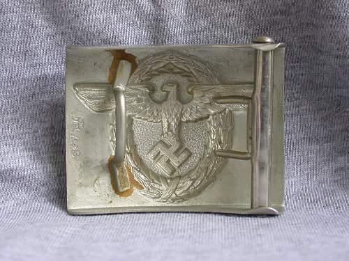 Polizei buckles