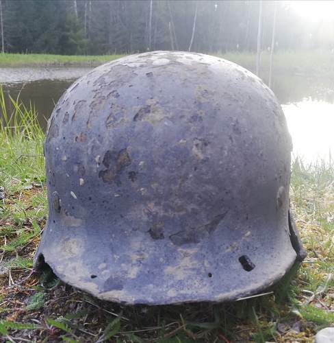 Stahlhelm M40  Lot. Nr. D(?)N 232(?) SD WH(?)