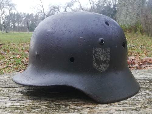 Stahlhelm M35 E.F. 62 DD WH battledamaged